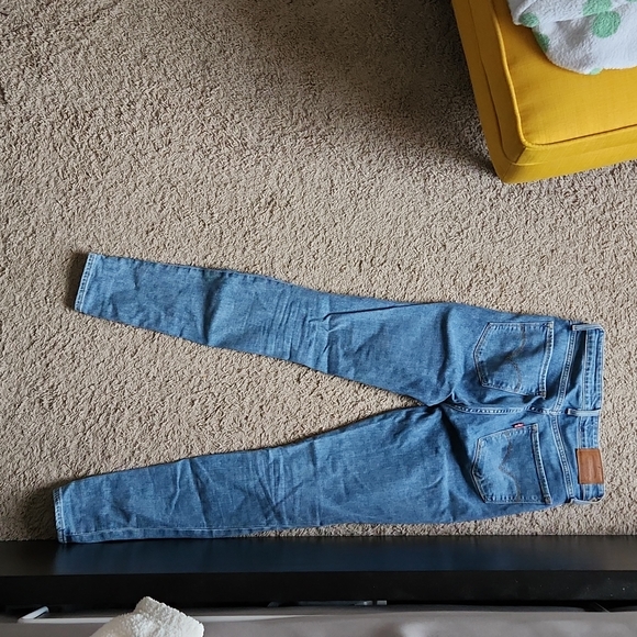 Levis High Rise Skinny - Picture 2 of 3